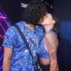 João Zoli e Gabi Prado trocam beijos no Nosso Camarote, na Marquês de Sapucaí, na noite desta quarta-feira, 06 de março de 2019