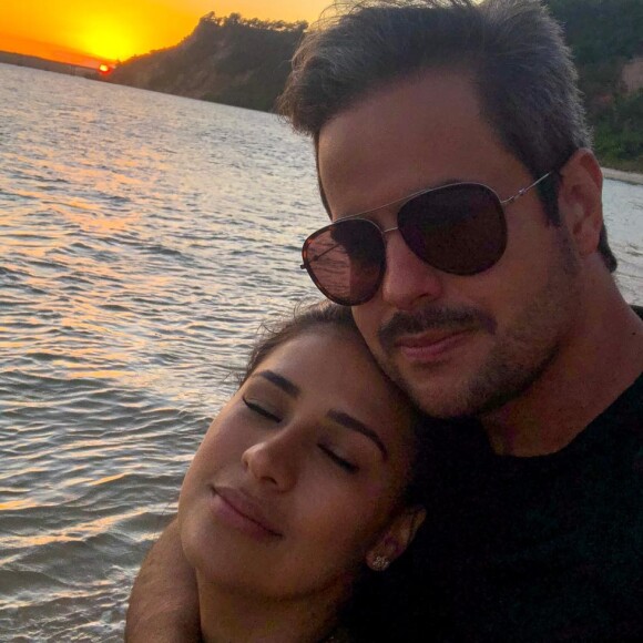 Dupla de Simaria, Simone troca declarações de amor com marido na web