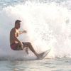 Klebber Toledo tem uma paixão: o surfe. 'Se me virem triste na areia, é porque não tem onda. Amo surfar!'
