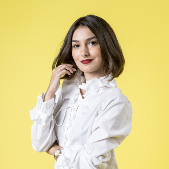 Larissa (Marina Moschen) é aconselhada por Vanessa (Camila Queiroz) se ela quer mesmo casar com Quinzinho (Caio Paduan) no capítulo de quarta-feira, 20 de março de 2019 da novela 'Verão 90'