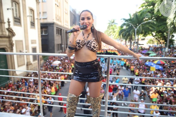 Anitta reuniu multidão em bloco de Carnaval no Rio neste sábado, 9 de março de 2019