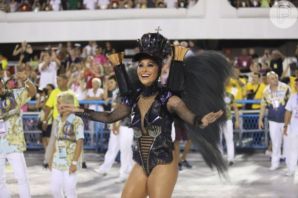 Sabrina Sato desfilou como rainha de bateria pela Gaviões da Fiel, em São Paulo, e Vila Isabel, no Rio de Janeiro