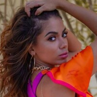 Beijos de Anitta e Neymar, assédio moral e mais spoilers de biografia da cantora
