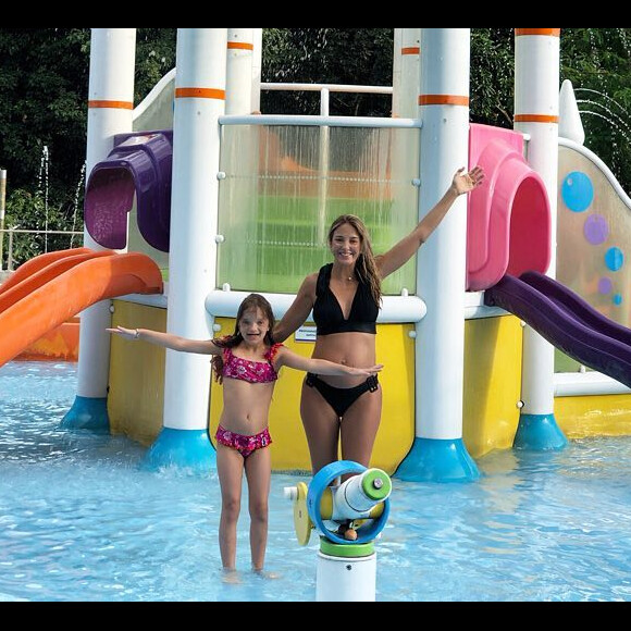 Ticiane Pinheiro está curtindo a chegada de uma nova menina na companhia da filha, Rafaella Justus