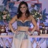 Viviane Araujo aposta em cropped e hot pants para festejar aniversário