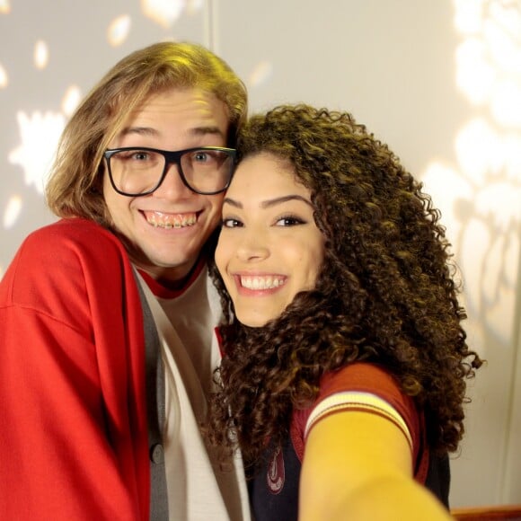 Vini (Vincenzo Richy) vai pedir Gabi (Graciely Junqueira) em namoro e a menina vai aceitar, deixando Mirela (Larissa Manoela) morrende de ciúmes nos próximos capítulos da novela 'As Aventuras de Poliana'.