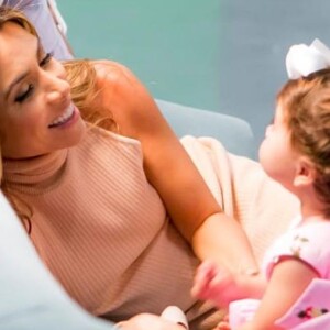 Patricia Abravanel deixa os internautas encantados sempre que publica fotos ao lado da filha, Jane