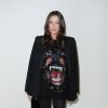 A atriz Liv Tyler já usou look Givenchy com estampa de Rottweiler