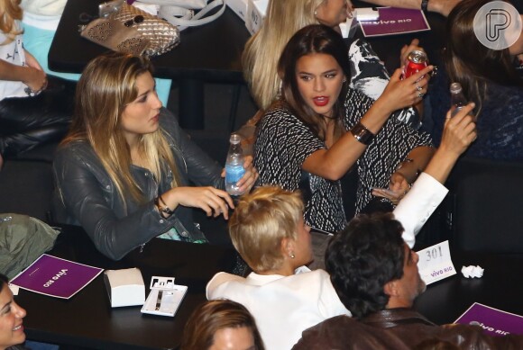 Sasha, Xuxa, Bruna Marquezine e Junno Andrade dividiram a mesma mesa no Vivo Rio