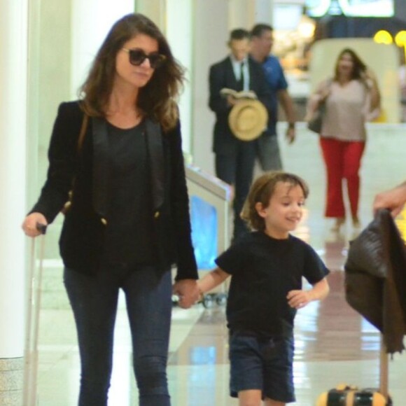 Alinne Moares embarca em viagem em família nesta segunda-feira, dia primeiro de abril de 2019