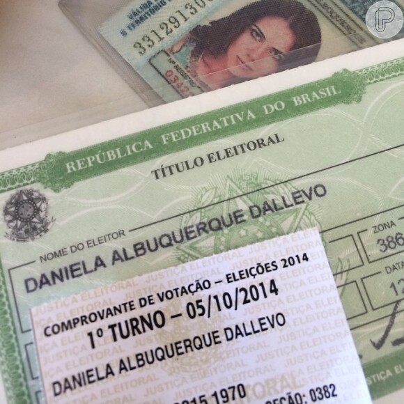 Daniela Albuquerque também compartilhou uma foto de seu título de eleitor