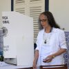 Eleições 2014: Famosos vão à urna e votam em seus candidatos