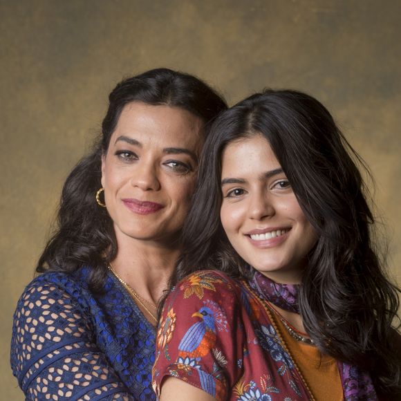 Laila (Julia Dalavia) decidirá manter a gravidez em segredo para sua mãe, Missade (Ana Cecília Costa) na novela 'Órfãos da Terra'.