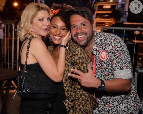 Antonia Fontenelle e Sheron Menezzes com o amigo e produtor da festa Rafael Cuia