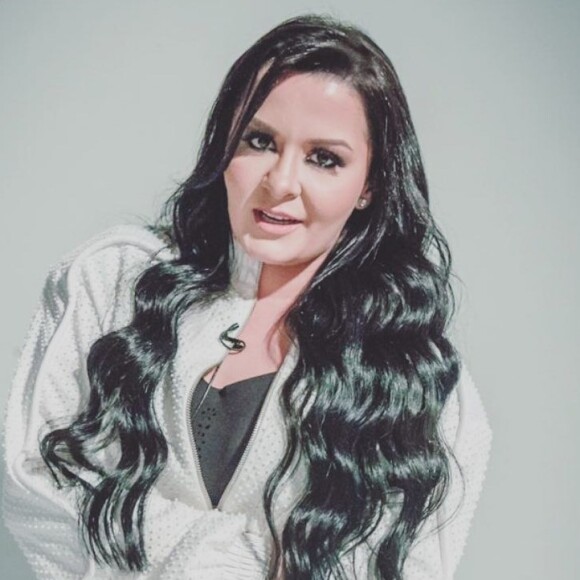 Maraisa, da dupla com Maiara, compartilha fotos dos looks na web