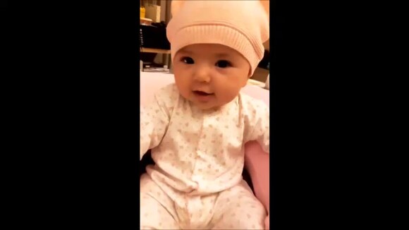 Zoe, filha de Sabrina Sato, foi filmada com pijama fofo neste sábado, 6 de abril de 2019