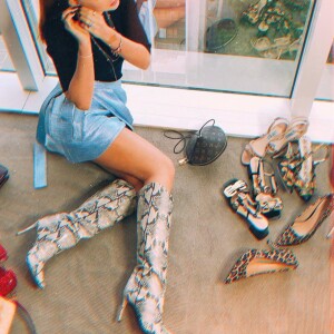 Marina Ruy Barbosa escolheu uma bota da marca Alexandre Birman
