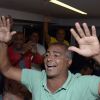 Romário comemora vitória nas eleições 2014: 'Entra para história um ex-favelado que virou senador da República'