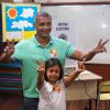 Romário leva a filha, Ivy, para votar no Rio. Ex-jogador foi eleito Senador no Rio de Janeiro