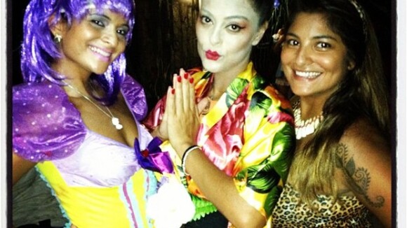 Juliana Paes vira gueixa em baile a fantasia no aniversário de sua irmã Rosana