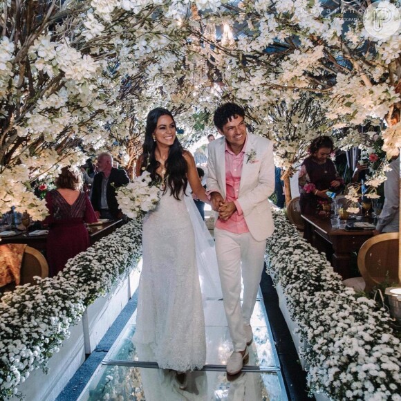 O casal Jorge Vercillo e Martha Suarez são apaixonados por natureza e, por isso, a decoração do casamento fez referência ao tema