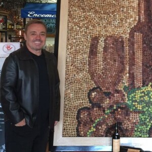 Gugu descobriu nova habilidade ao fazer quadros com rolhas de cortiça