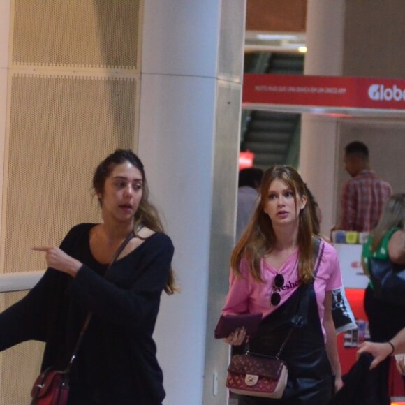 Marina Ruy Barbosa foi clicada em aeroporto do Rio de Janeiro sem maquiagem