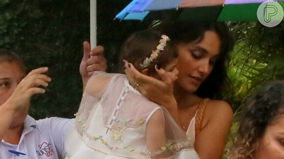 Débora Nascimento chega com a filha, Bella, em festa de 1 ano da menina, no Rio, em 14 de abril de 2019