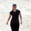 Patricia Poeta se exercita em praia do Rio, nesta terça-feira, 7 de outubro de 2014