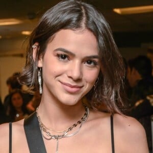 Briga de travesseiro e fofura com bebê: Marquezine curte dia entre amigos nesta terça-feira, dia 16 de abril de 2019