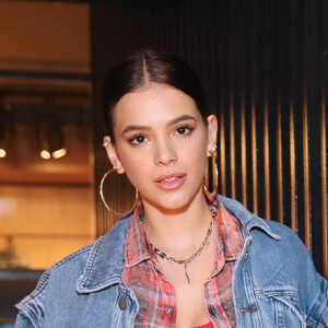 Bruna Marquezine foi alvo de zoeira de amigo em vídeo: 'Bruna, você é muito ruim'