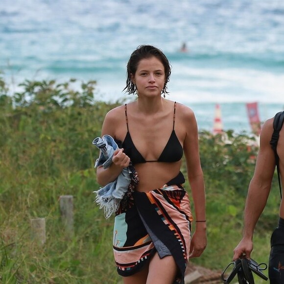 Agatha Moreira, Rodrigo Simas, e Juliano Laham foram à praia da Barra da Tijuca nesta terça-feira, 23 de abril de 2019