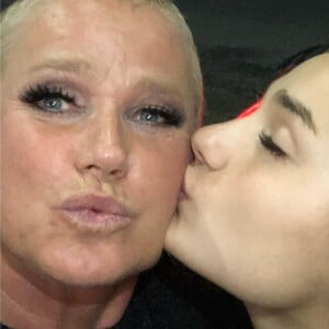 Xuxa Meneghel tem um relacionamento de amizade e parceria com a filha, Sasha Meneghel