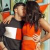 Mileide Mihaile beijou namorado, o cantor de forró Wallas Arrais, em foto
