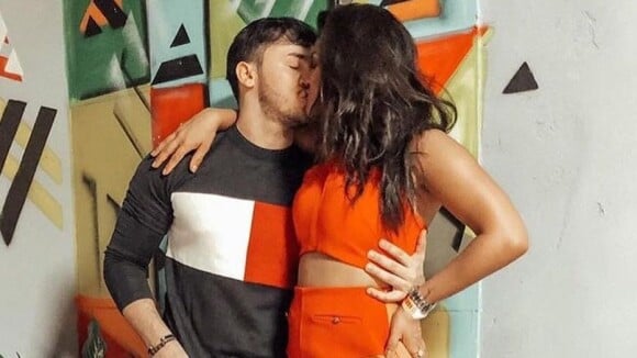 Mileide Mihaile beija cantor Wallas Arrais após assumir namoro: 'Felizes'. Foto!