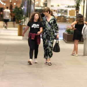 Ana Furtado esteve com a filha no Shopping Fashion Mall, em São Conrado, Zona Sul do Rio de Janeiro