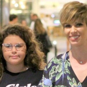 Ana Furtado foi fotografada com a filha, Isabella, em um shopping do Rio de Janeiro neste sábado, 27 de abril de 2019