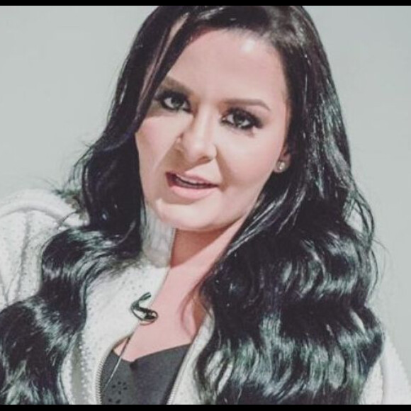 Irmã de Maiara, Maraisa mostou bom humor ao homenagear a cidade que se apresentou