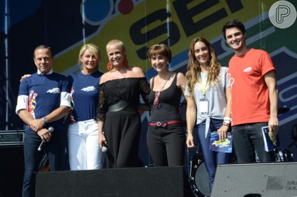 Xuxa participou de evento que lembrou os 25 da morte de Ayrton Senna, mas não contou com a presença de Adriane Galisteu, também ex-namorada do piloto