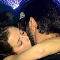 Rodrigo Simas e Agatha Moreira se beijam em festa com mais famosos. Fotos!