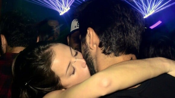 Rodrigo Simas e Agatha Moreira se beijam em festa com mais famosos. Fotos!