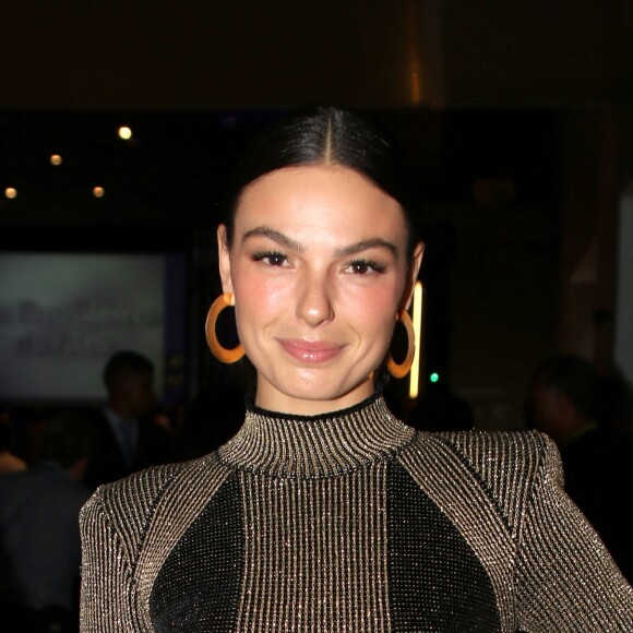 Isis Valverde foi criticada por exibir corpo sequinho após gravidez