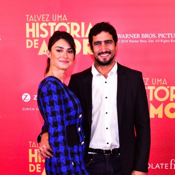 Thaila Ayala e Renato Góes assumiram o namoro em novembro de 2017