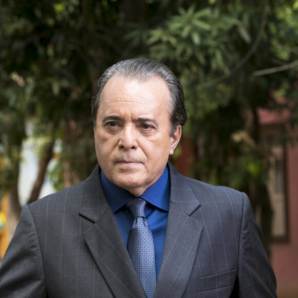 No último capítulo da novela 'O Sétimo Guardião', Olavo (Tony Ramos) é morto por Valentina (Lilia Cabral) durante a invasão ao casarão