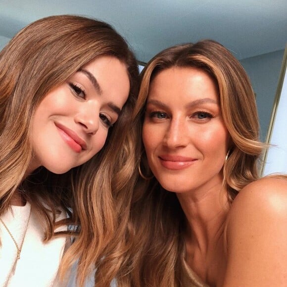 Maisa Silva demonstrou muito amor por Gisele Bündchen na legenda da foto do encontro das duas:'Ela é demais, obrigada por tudo! Amei te conhecer'