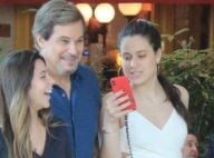 Sophia Raia elege look branco para almoço com o pai, Edson Celulari, e amiga