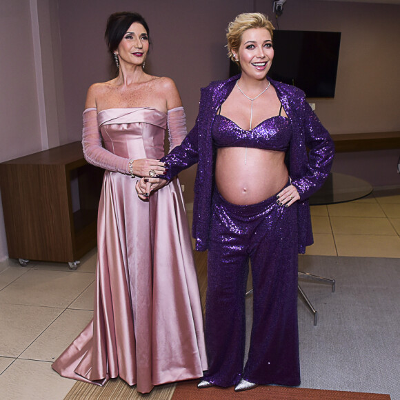 Luiza Possi deixa barriga de 7 meses de gravidez à mostra em look de show