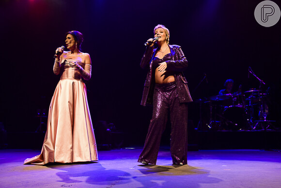 Luiza e Zizi Possi cantam juntas em estreia de nova turnê