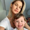 Gusttavo Lima se diverte com reação do filho Gabriel diante de aviões nesta segunda-feira, dia 13 de maio de 2019