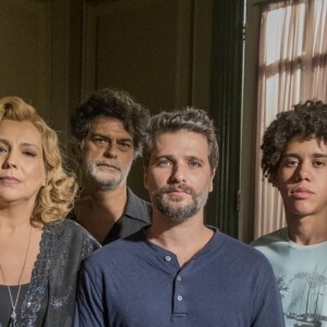 Elenco comemora o final da novela  'O Sétimo Guardião' que vai ao ar nesta sexta-feira, dia 14 de maio de 2019